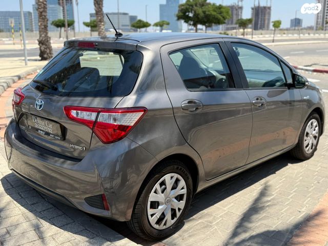 טויוטה יאריס