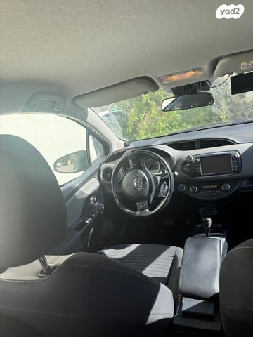 טויוטה יאריס