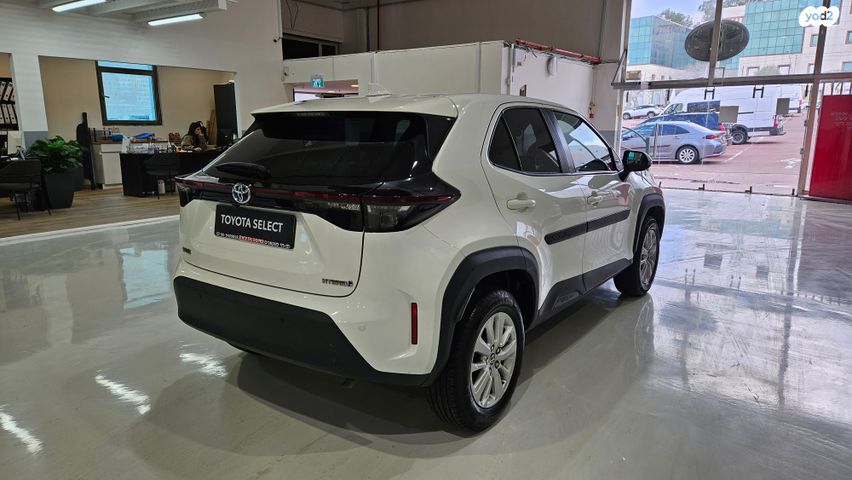 טויוטה יאריס קרוס