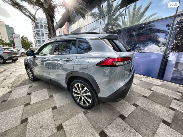 מודעת רכב טויוטה קורולה קרוס 1