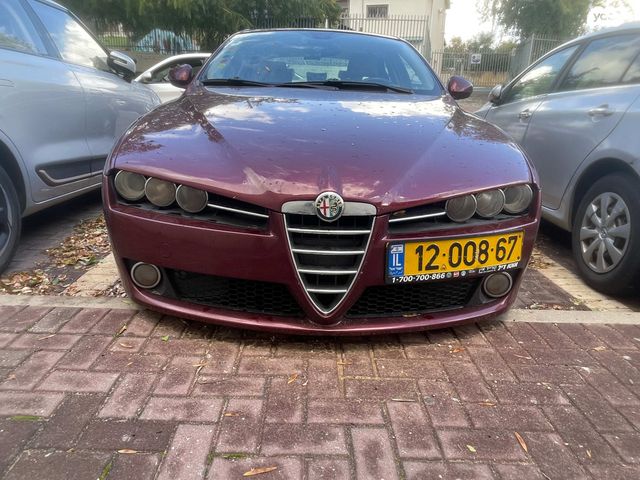 מודעת רכב אלפא רומיאו 159