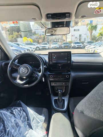 טויוטה יאריס קרוס