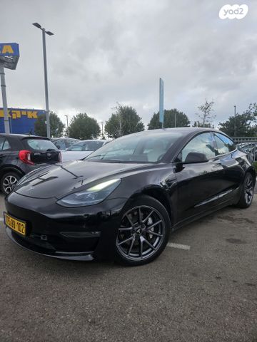 מודעת רכב טסלה מודל 3