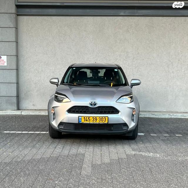 מודעת רכב טויוטה יאריס קרוס