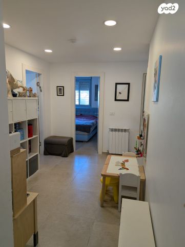 דירה, דוכיפת 26, סנסן, צור הדסה