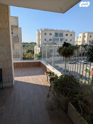 דירה, דוכיפת 26, סנסן, צור הדסה