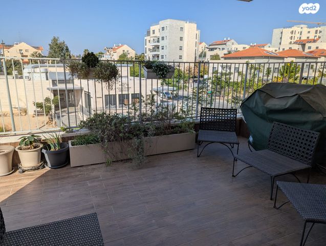 דירה, דוכיפת 26, סנסן, צור הדסה