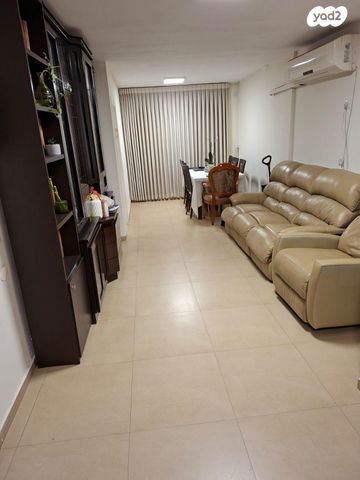 יגאל אלון 21