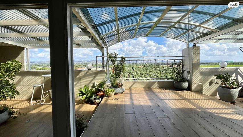 גג/ פנטהאוז, הזמיר 22, נהריה הירוקה, נהריה