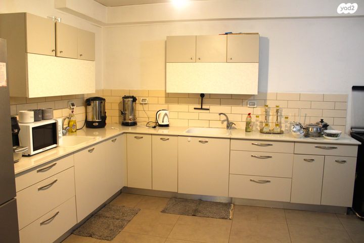 אהבת ישראל 44