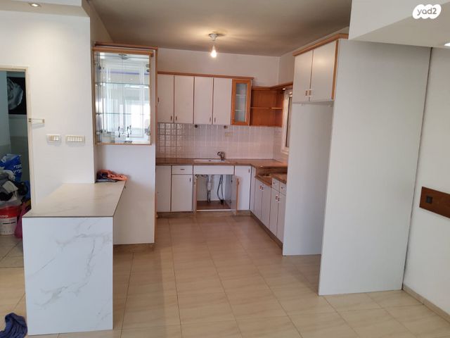 דירה, גולדה מאיר 15, שיכון עובדים, טבריה