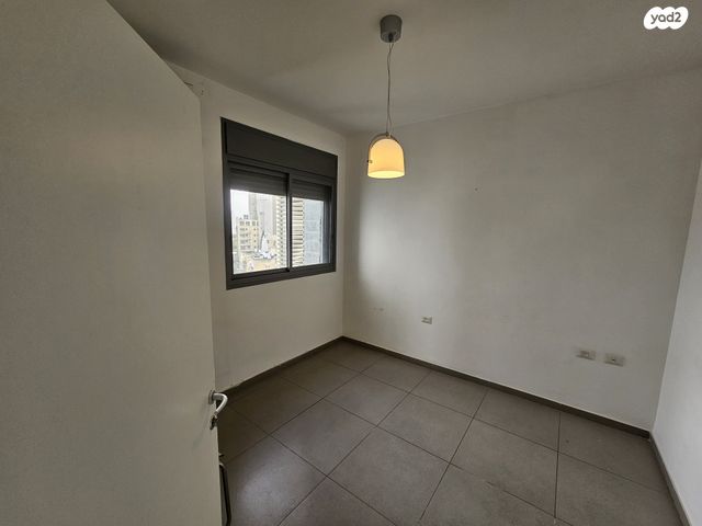 דירה, סמטת אבני חושן 10, גני מרום, רמת גן