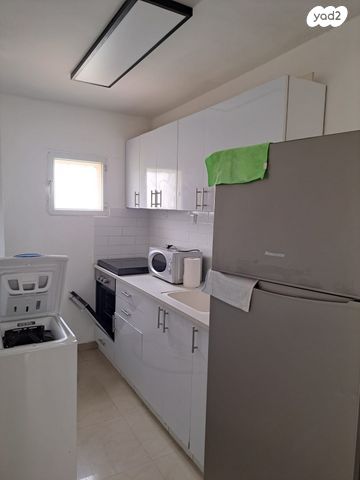 דירה, שדרות הרצל 234, גיורא יוספטל, דימונה