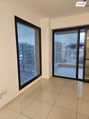 דירה, יצחק שדה 6, דרום מערב ותיק, בת ים