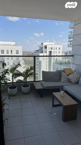 שולמית אלוני 7