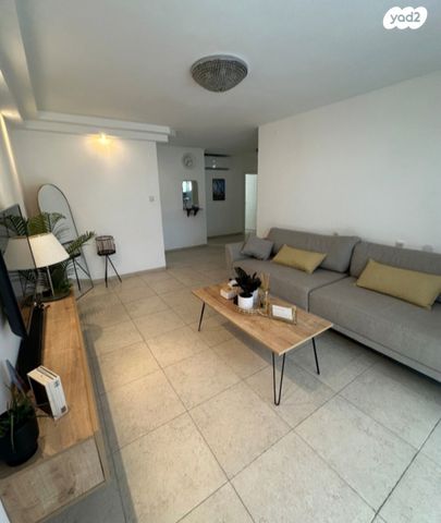 דירה, רחבת הרב עוזיאל 17, שכונה י"א, באר שבע