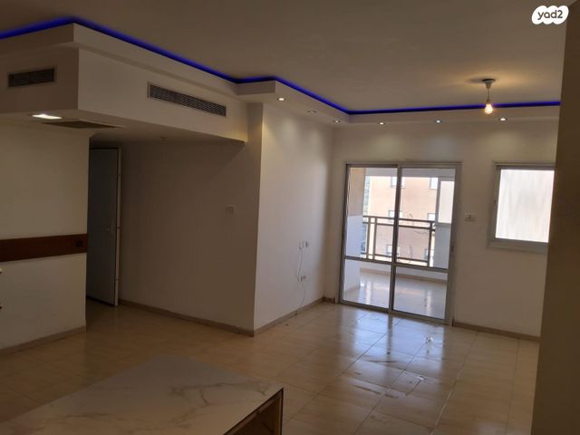 דירה, גולדה מאיר 15, שיכון עובדים, טבריה