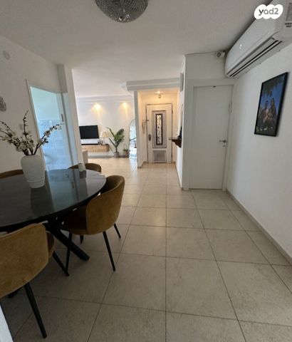 דירה, רחבת הרב עוזיאל 17, שכונה י"א, באר שבע