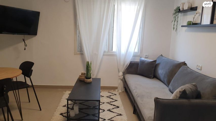 דירה, שדרות הרצל 234, גיורא יוספטל, דימונה