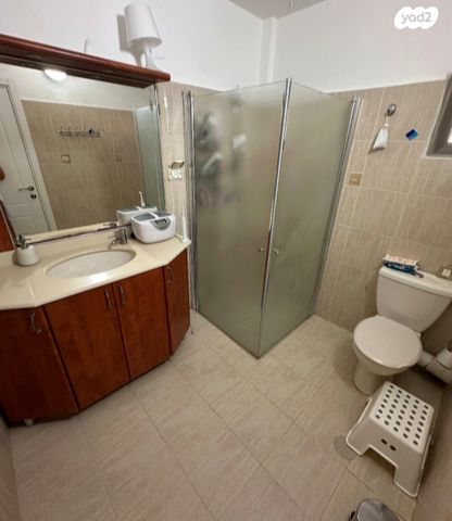 רחבת הרב עוזיאל 17