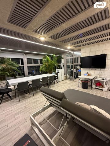 גג/ פנטהאוז, מנדלי מוכר ספרים 9, קרית ים א', קרית ים