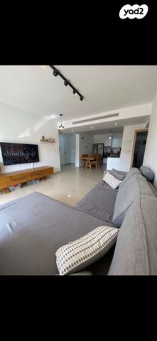 דירה, טופז 13, אבני חן, חריש