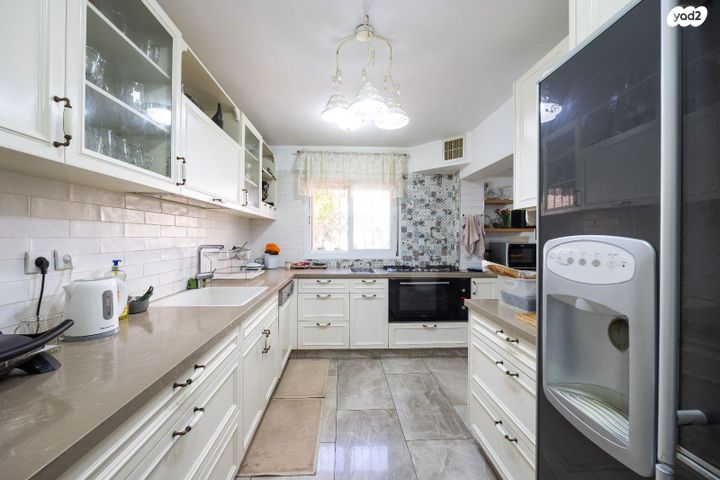 דירת גן, אנוסי משהד 20, ארמון הנציב, תלפיות מזרח, ירושלים