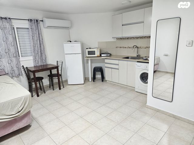 אבן גבירול 11