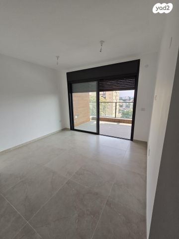 הנרייטה סולד 42