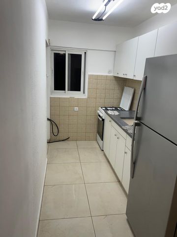 אפרים שריר 16