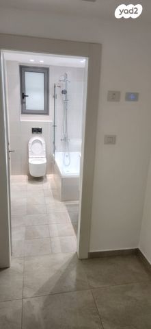 דירה, לאה גולדברג 10, חתני פרס ישראל, באר יעקב