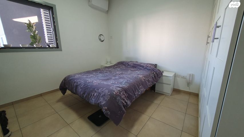 דירה, רות 22, חרוזים, רמת גן