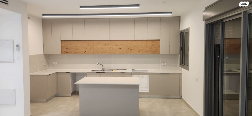 לאה גולדברג 10