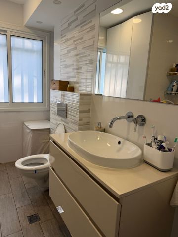 דירת גן, העבודה 11, ג'סי כהן, חולון