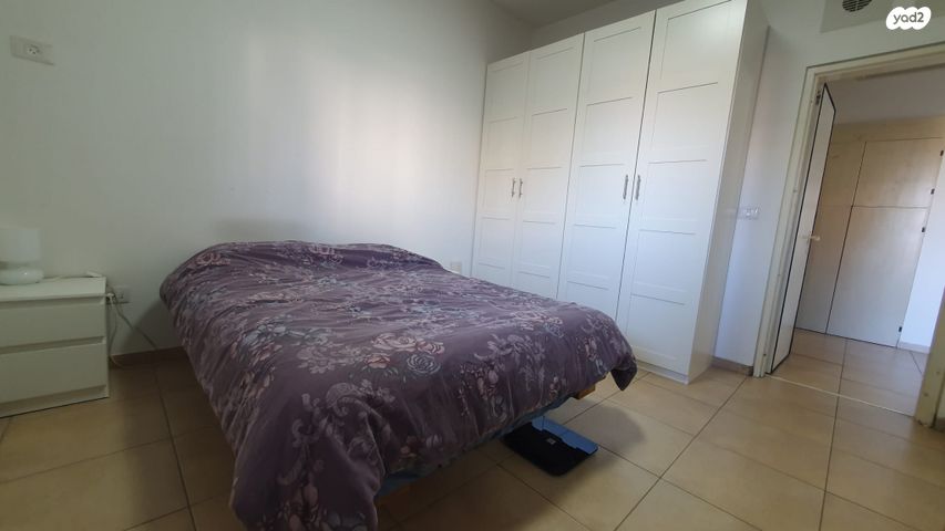 דירה, רות 22, חרוזים, רמת גן