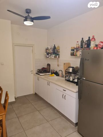 דירה, שדרות טרומפלדור 1, נווה שאנן, חיפה