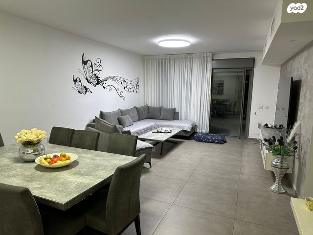 דירה, משה פריד 43, חצרות המושבה, רחובות