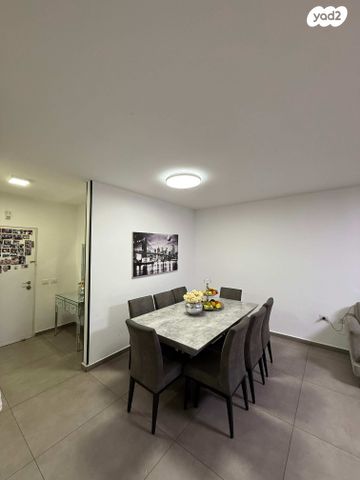 דירה, משה פריד 43, חצרות המושבה, רחובות