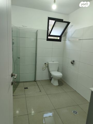 דירה, האלונים 202, חוסן, חוסן