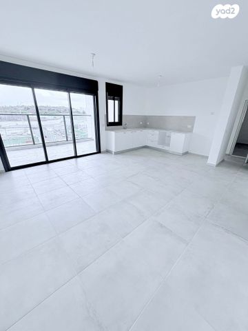 דירה, לאה גולדברג 10, צפון נס ציונה, נס ציונה