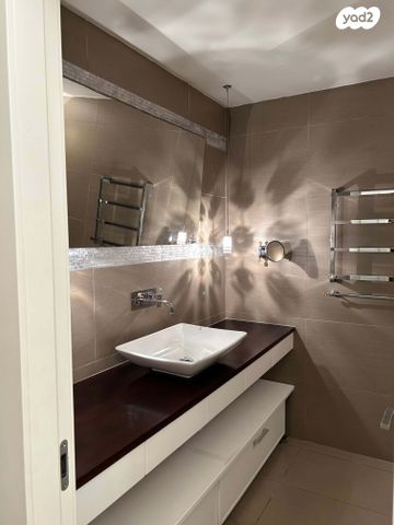 מרתף/ פרטר, זאב רכטר 3, רביבים, תל אביב יפו