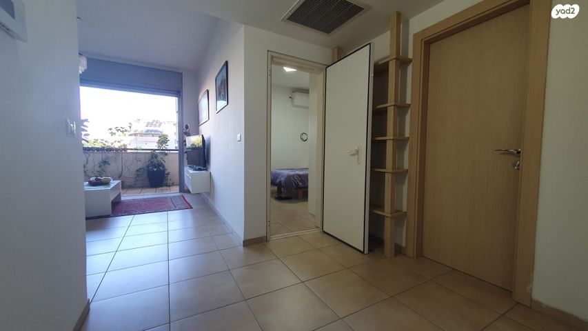 דירה, רות 22, חרוזים, רמת גן