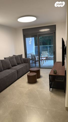 דירה, גאולה 10, קרית שרת, רעננה