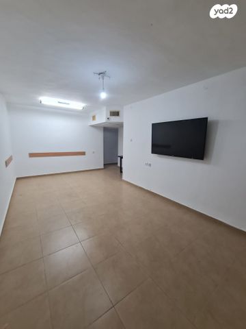 מבוא בנימין 12