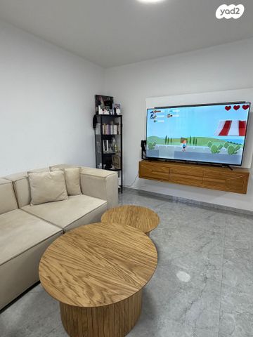 דירת גן, העבודה 11, ג'סי כהן, חולון