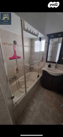 דירה, הרב קוק 4, רסקו א', חולון