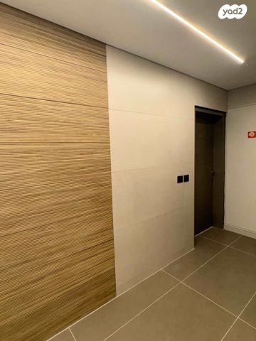 לאה גולדברג 10