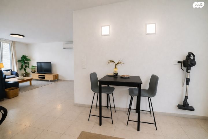 דירה, עליית הנוער 14, נחלת יצחק, תל אביב יפו