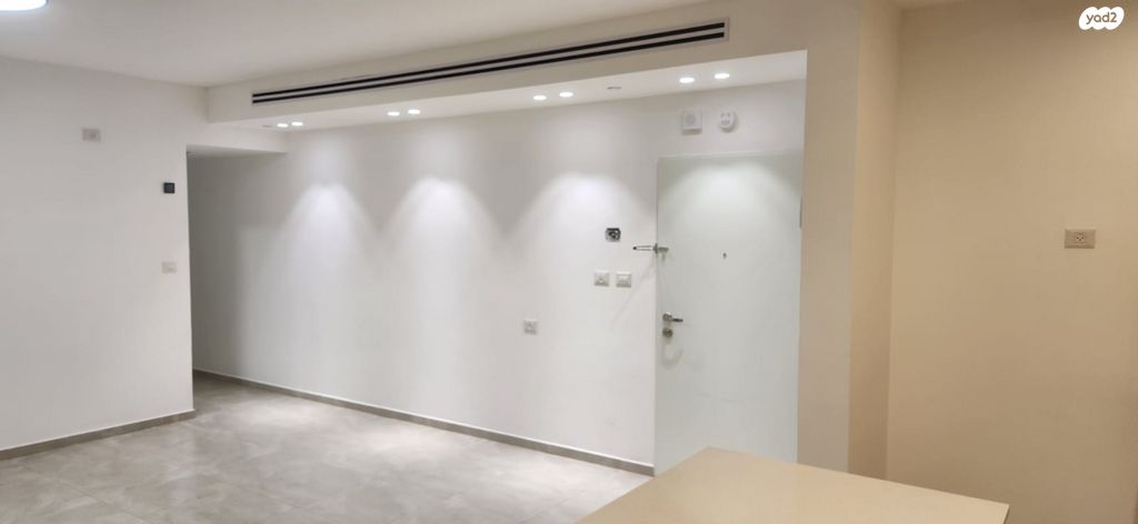 דירה, לאה גולדברג 10, חתני פרס ישראל, באר יעקב