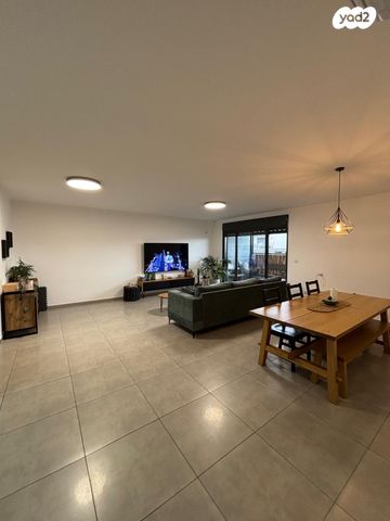 דירה, דרך הרעות 6, פרדסיה, פרדסיה